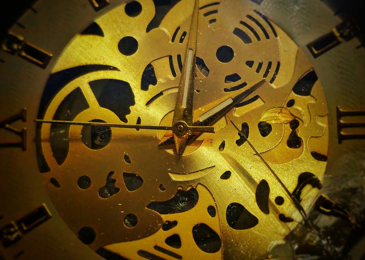 Side view showing how to fix mantel clocks by leveling the case for proper pendulum swing
