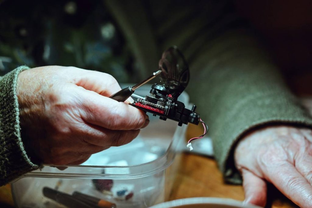 How to Repair a Mantel Clock: A No-Nonsense Guide for Homeowners