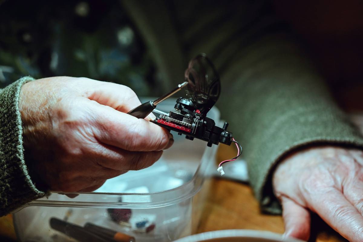 How to Repair a Mantel Clock: A No-Nonsense Guide for Homeowners